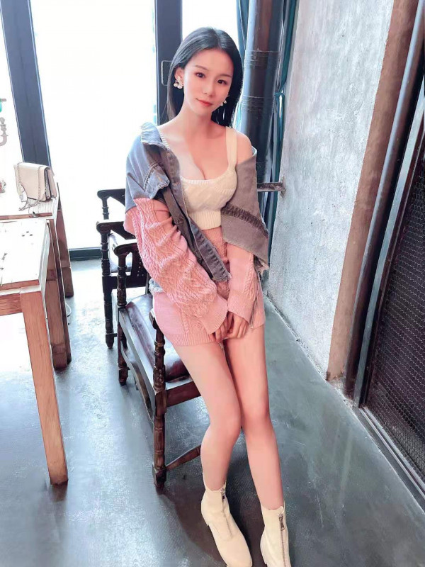 感觉很不错的莹莹妹子